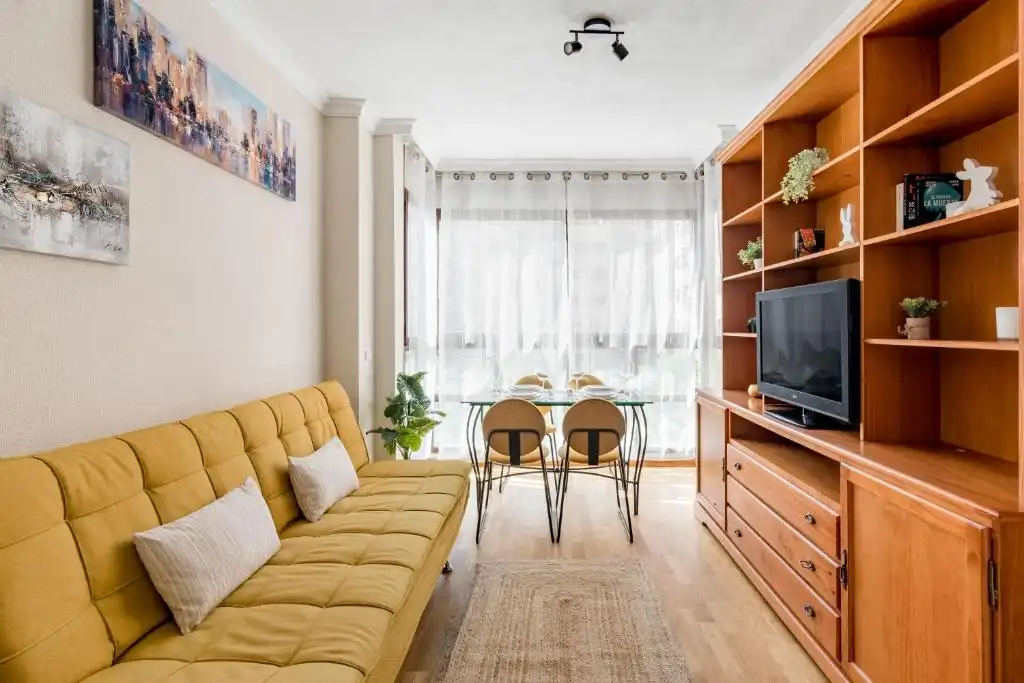 Sala d'estar de Apartament en venda en Madrid amb Aire condicionat i Moblat
