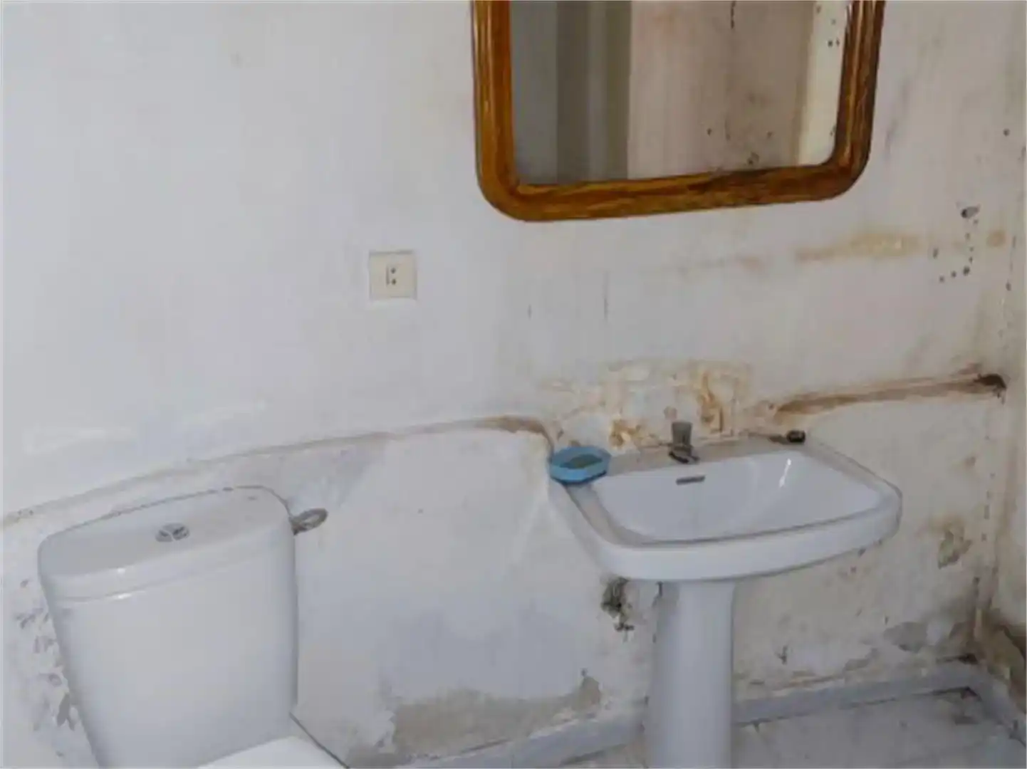 Badezimmer von Country house zum Verkauf in Ladrillar mit Balkon
