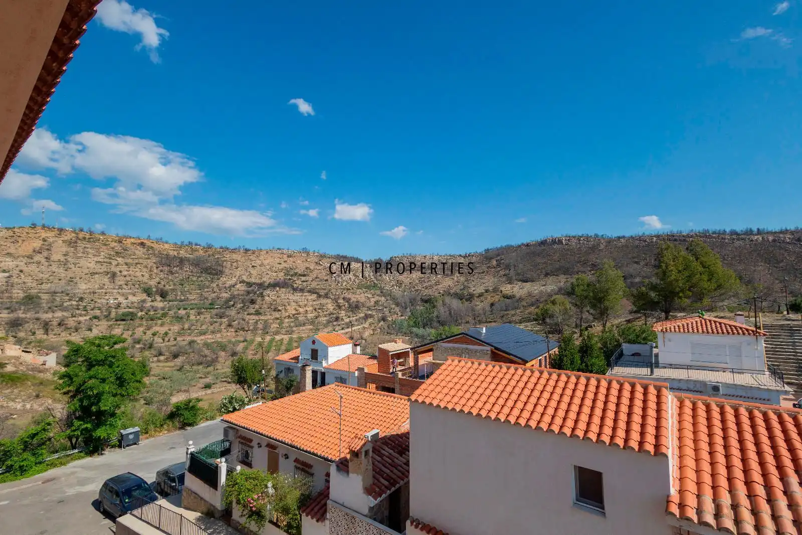 Vista exterior de Àtic de lloguer en Toràs amb Terrassa, Piscina i Moblat