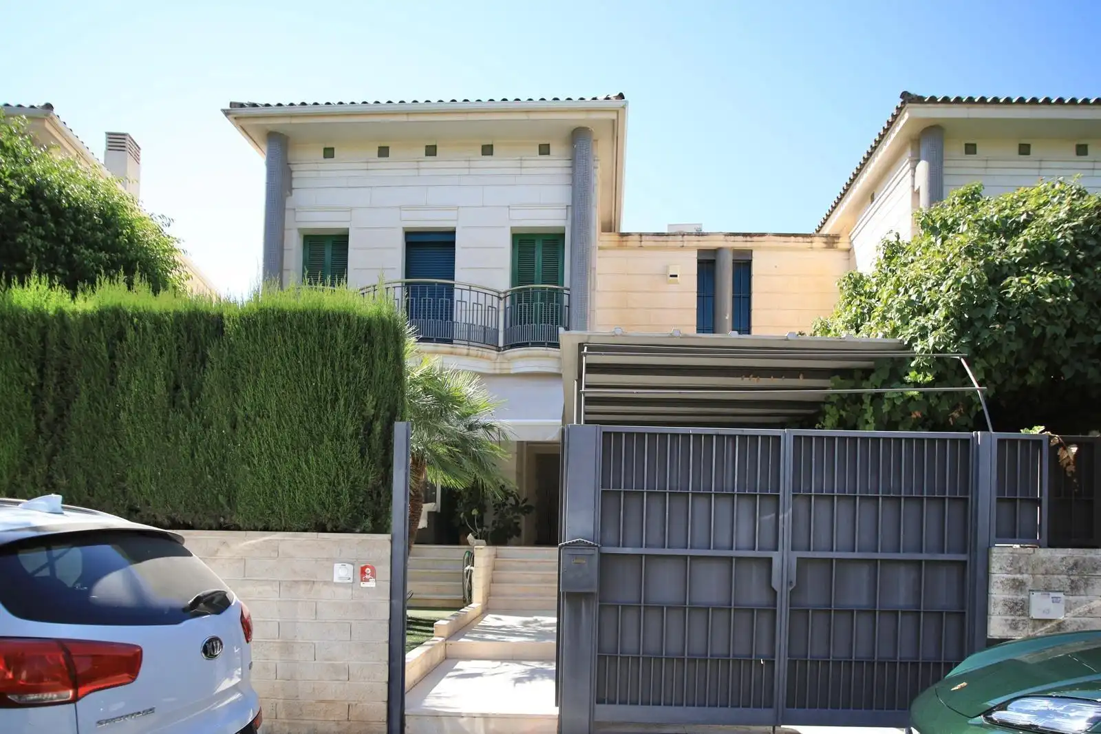 Vista exterior de Casa adosada en venda en Elche / Elx amb Aire condicionat, Calefacció i Jardí privat