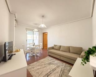 Sala d'estar de Apartament de lloguer en Torrevieja amb Aire condicionat i Terrassa