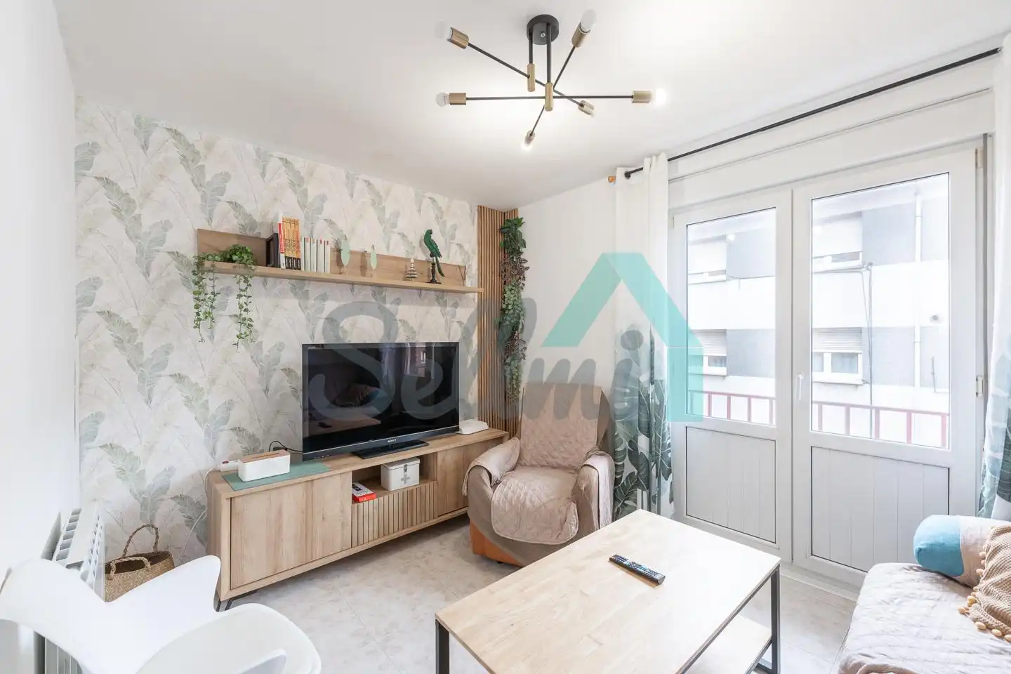 Living room of Flat for rent in Gijón   with Heating, Parquet flooring and Furnished