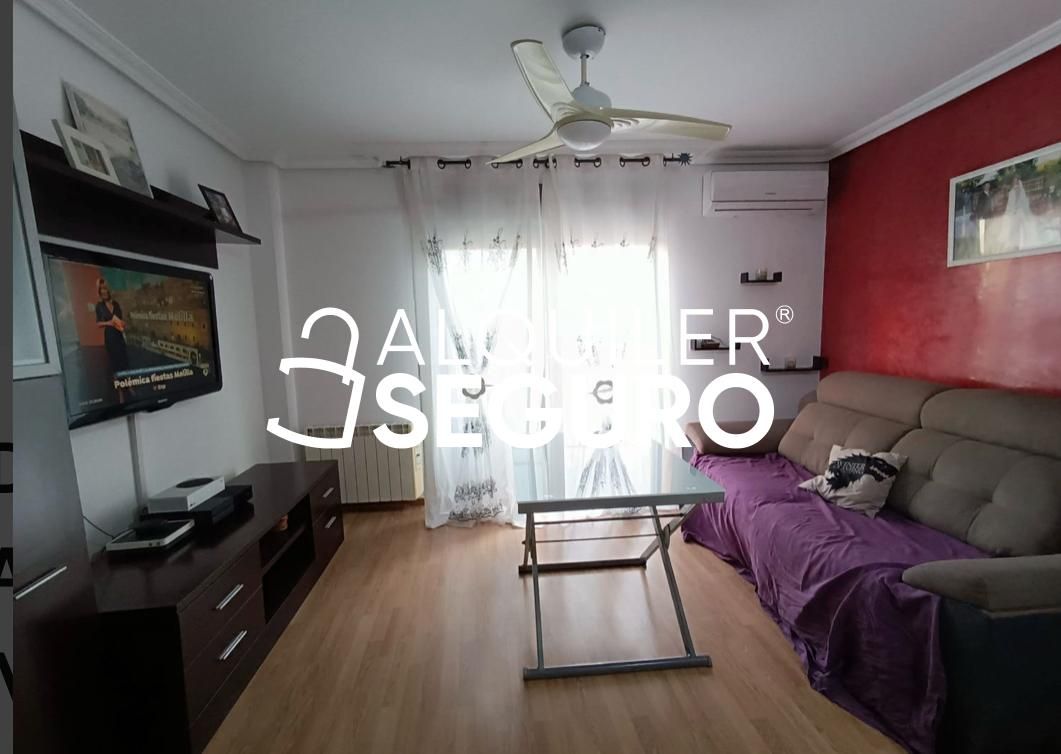 Sala d'estar de Pis de lloguer en Casarrubios del Monte amb Aire condicionat, Calefacció i Moblat