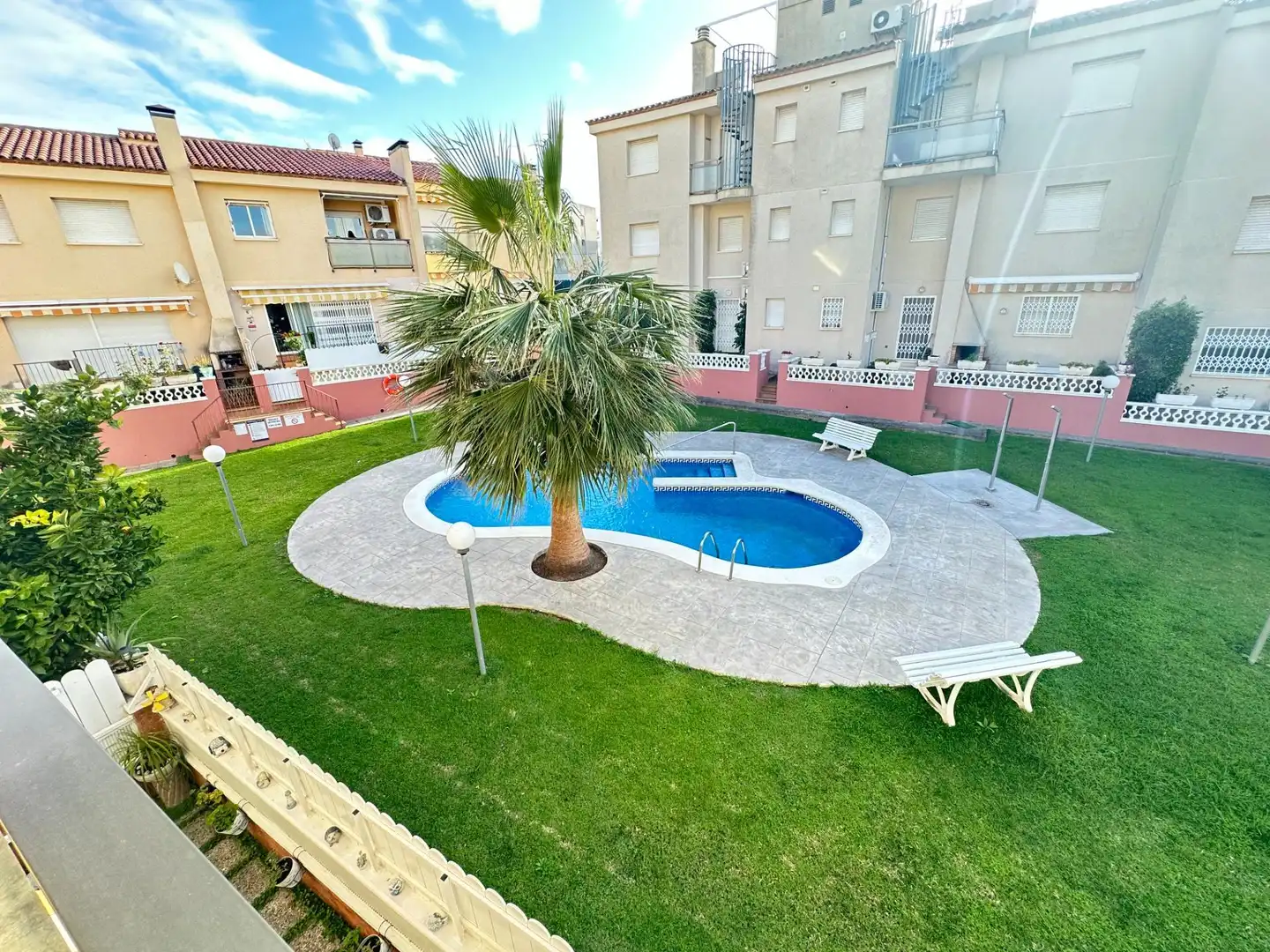 Schwimmbecken von Wohnungen zum Verkauf in Torredembarra mit Privatgarten, Terrasse und Balkon