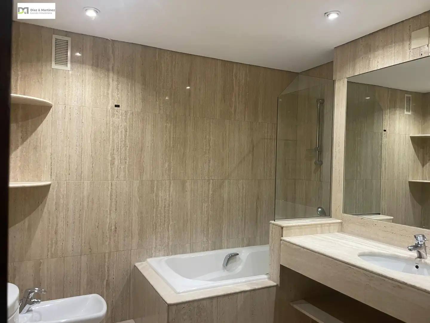 Badezimmer von Wohnung zur Miete in León Capital  mit Heizung, Parkett und Terrasse