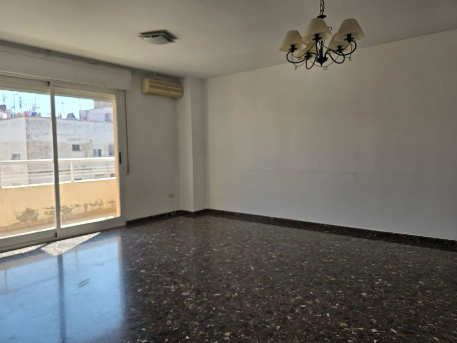 Sala de estar de Piso en venta en Castellón de la Plana / Castelló de la Plana con Aire acondicionado, Terraza y Trastero