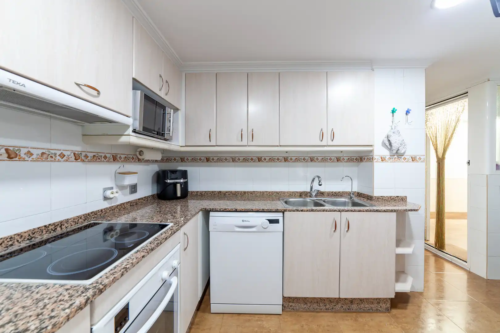 Kitchen of Flat for sale in Manises  with Air Conditioner, Heating and Oven