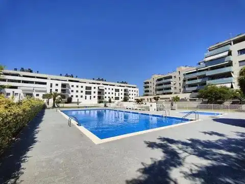 Schwimmbecken von Wohnung zur Miete in Calafell mit Klimaanlage, Heizung und Parkett