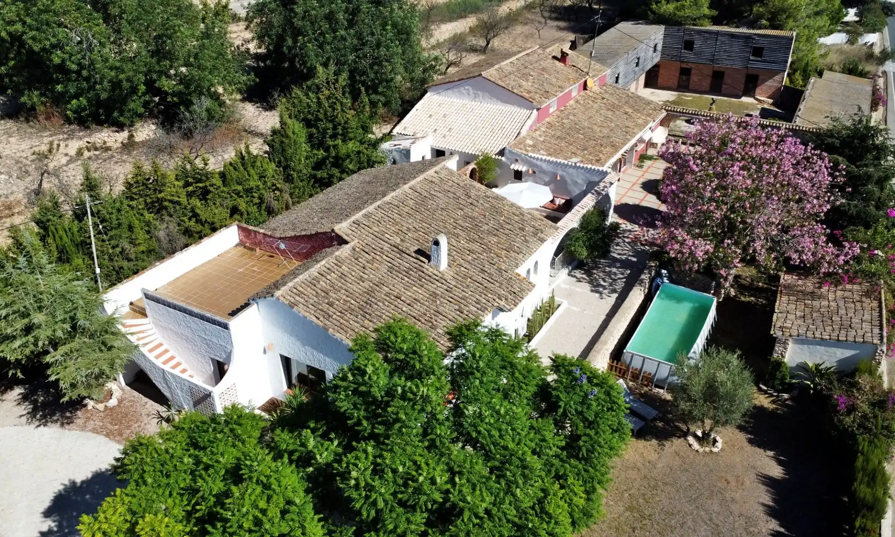 Country house with garden for sale in cv741, 88