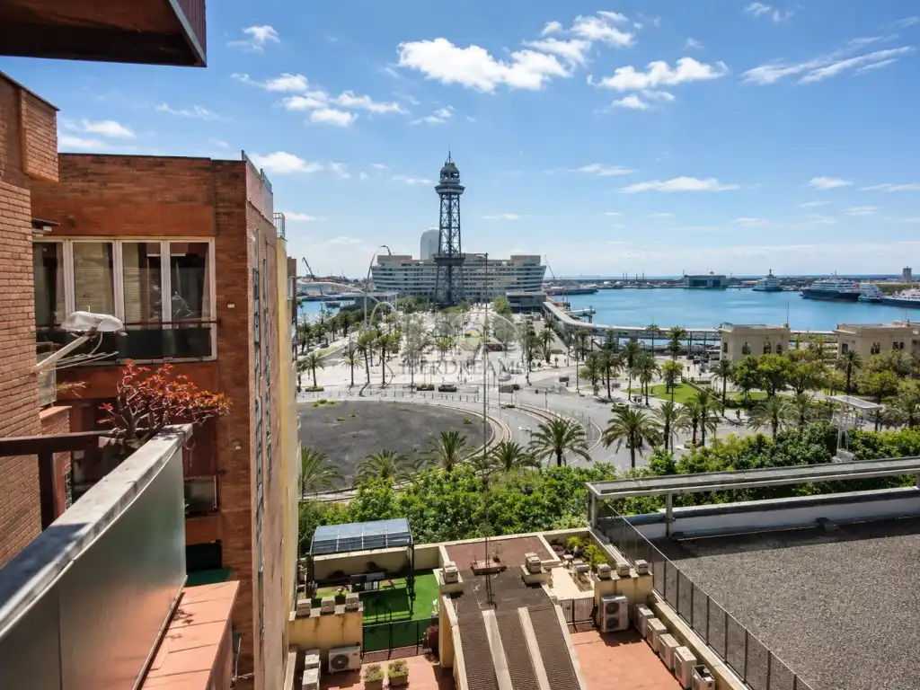 Vista exterior de Ático en venta en Barcelona