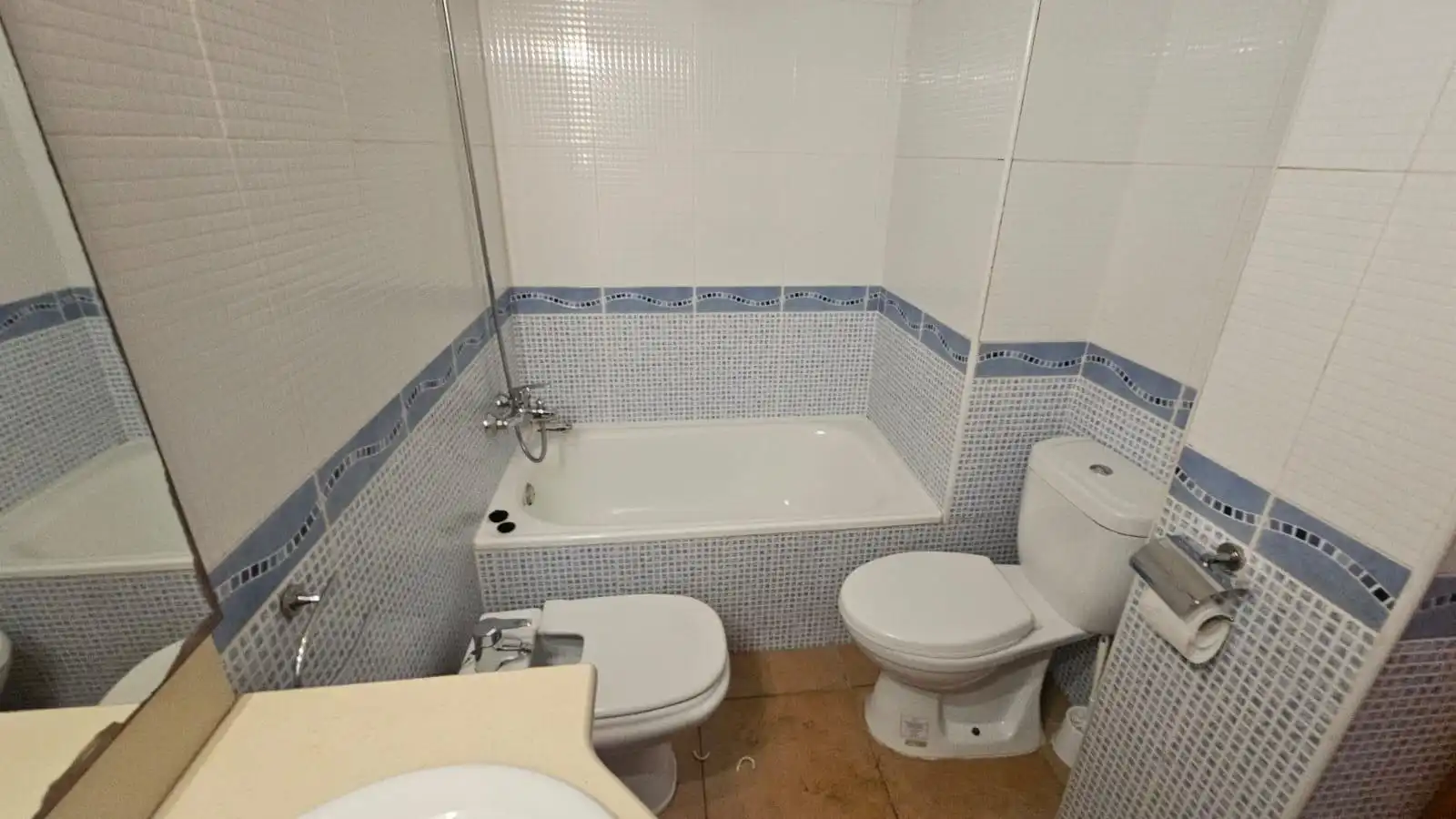 Bany de Pis en venda en Pineda de Mar amb Calefacció i Terrassa