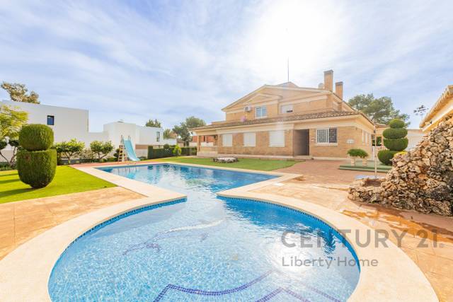 Casa-chalet en Venta en Carrer Bernat i Baldoví, Torrent, Spain, -1 en El Vedat - Santa Apolonia