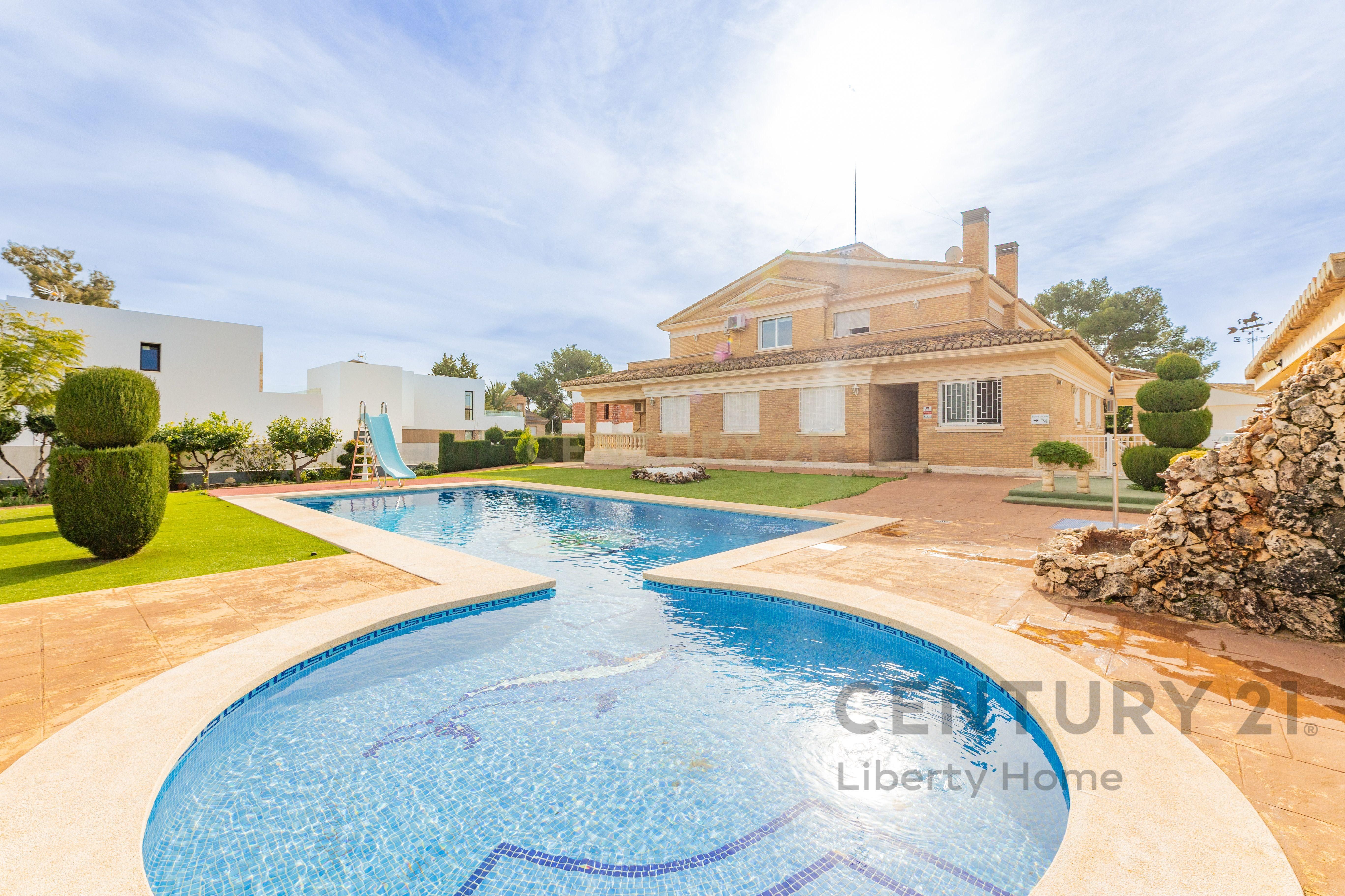 Vista exterior de Casa o chalet en venta en Torrent con Aire acondicionado, Jardín privado y Trastero