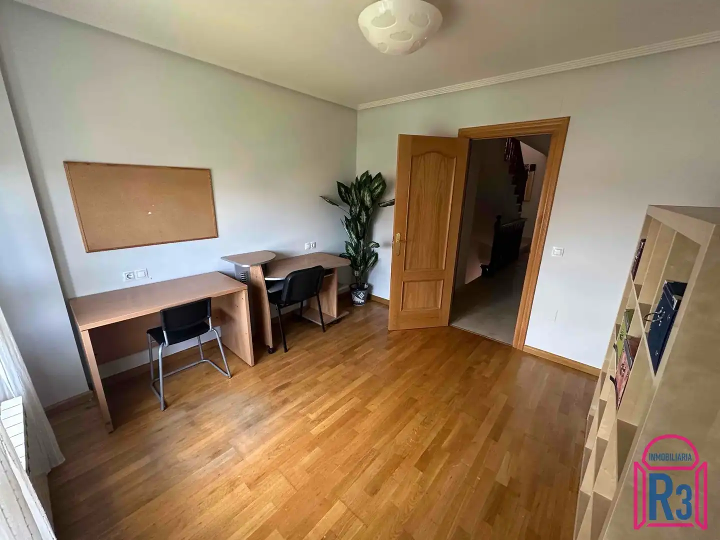 Casa adosada en venta en Villaquilambre con Calefacción, Piscina y Amueblado