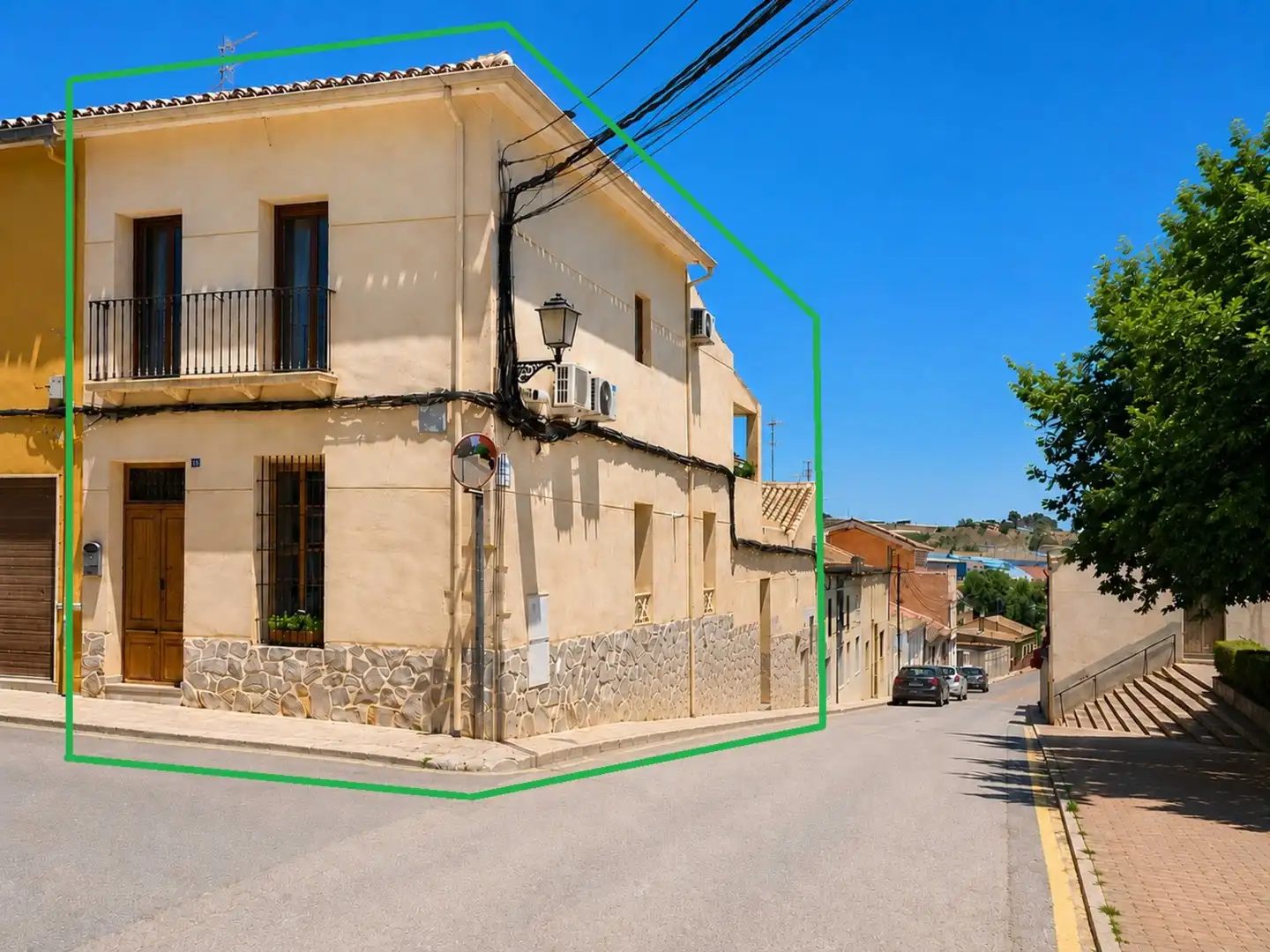 Außenansicht von Einfamilien-Reihenhaus zum Verkauf in El Pinós / Pinoso mit Terrasse