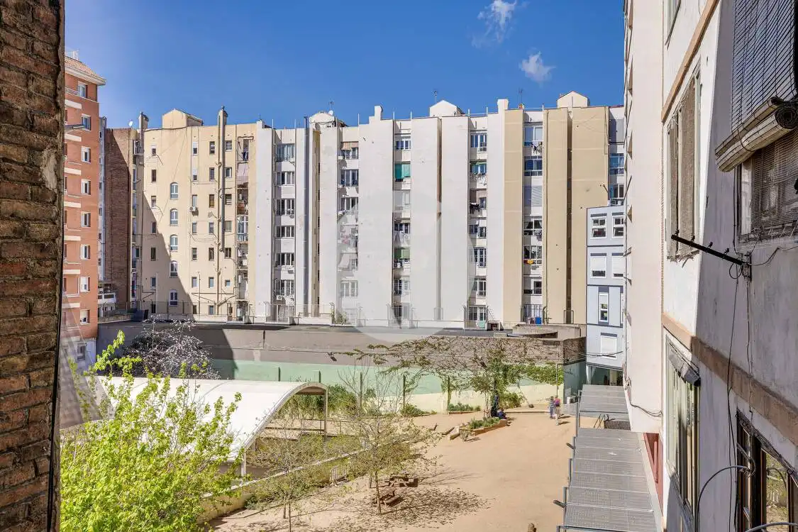 Vista exterior de Pis en venda en Barcelona amb Aire condicionat, Calefacció i Balcó