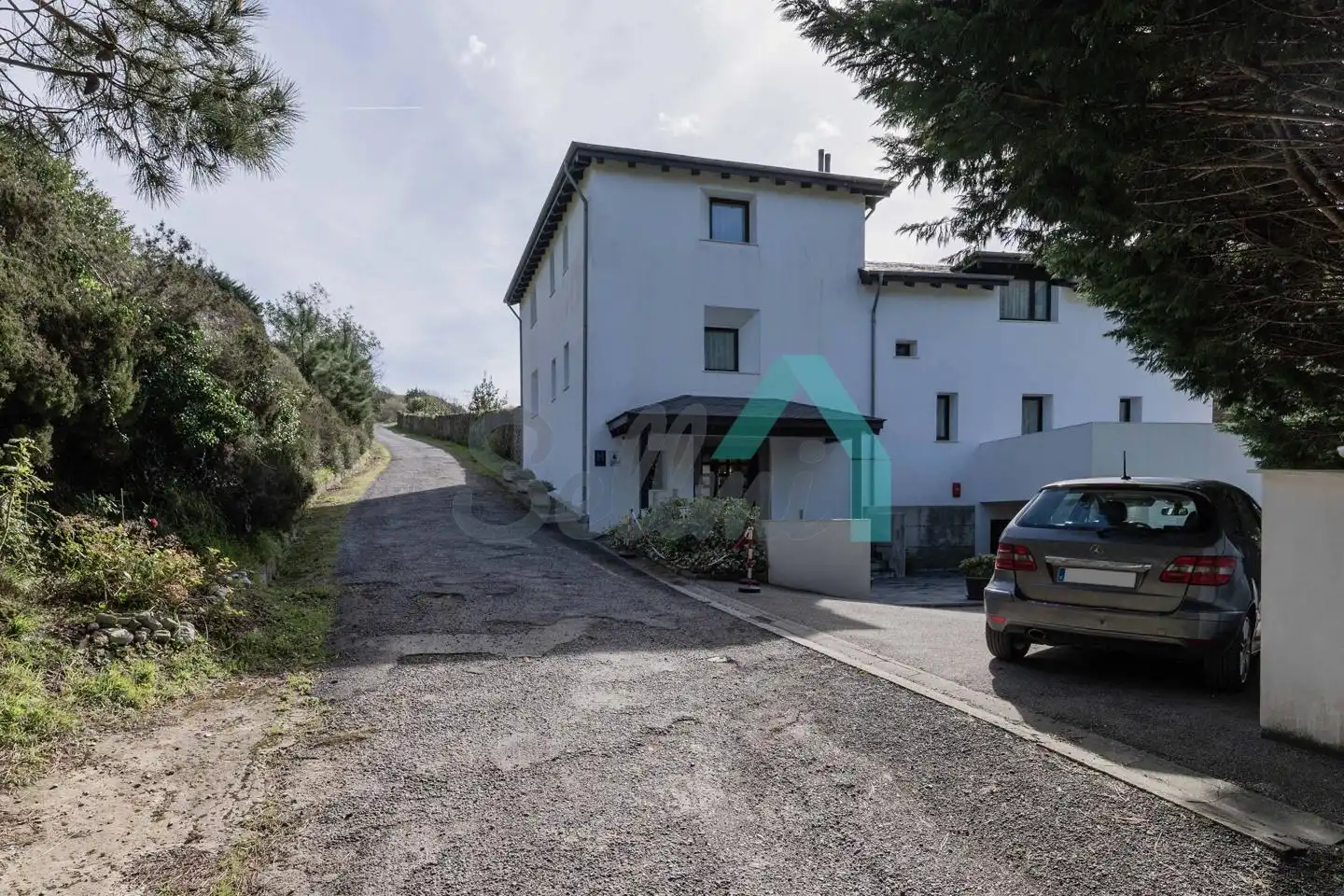 Vista exterior de Casa o xalet en venda en Valdés - Luarca amb Calefacció, Jardí privat i Terrassa
