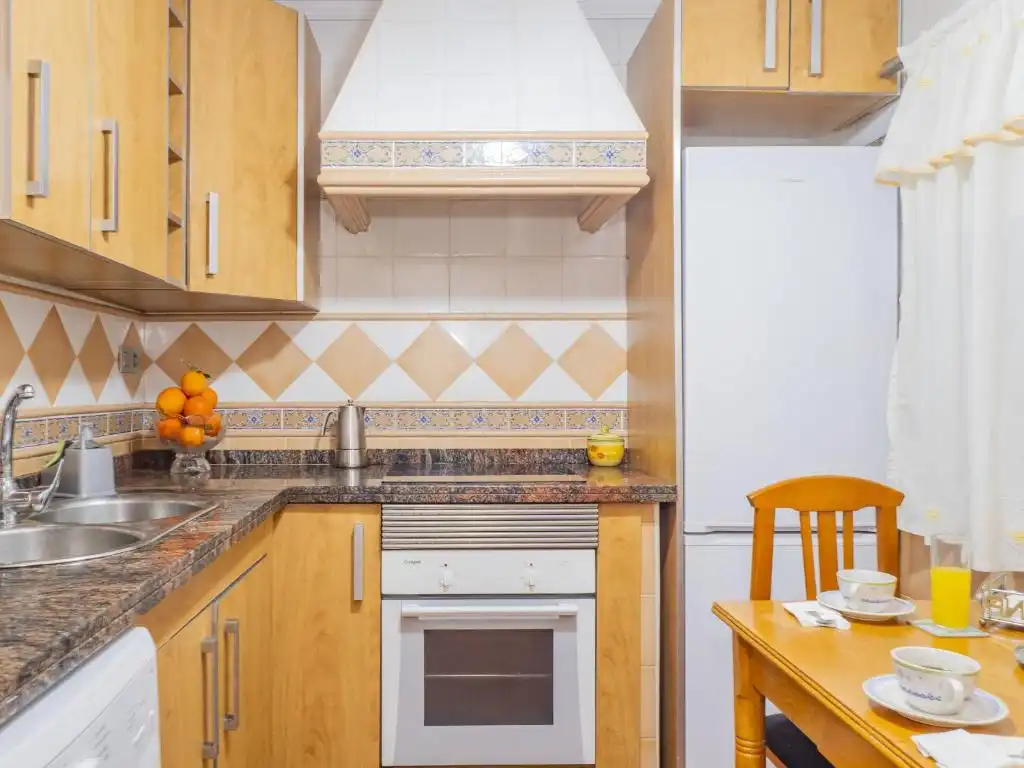 Cuina de Casa o xalet en venda en Málaga amb Jardí privat, Terrassa i Piscina