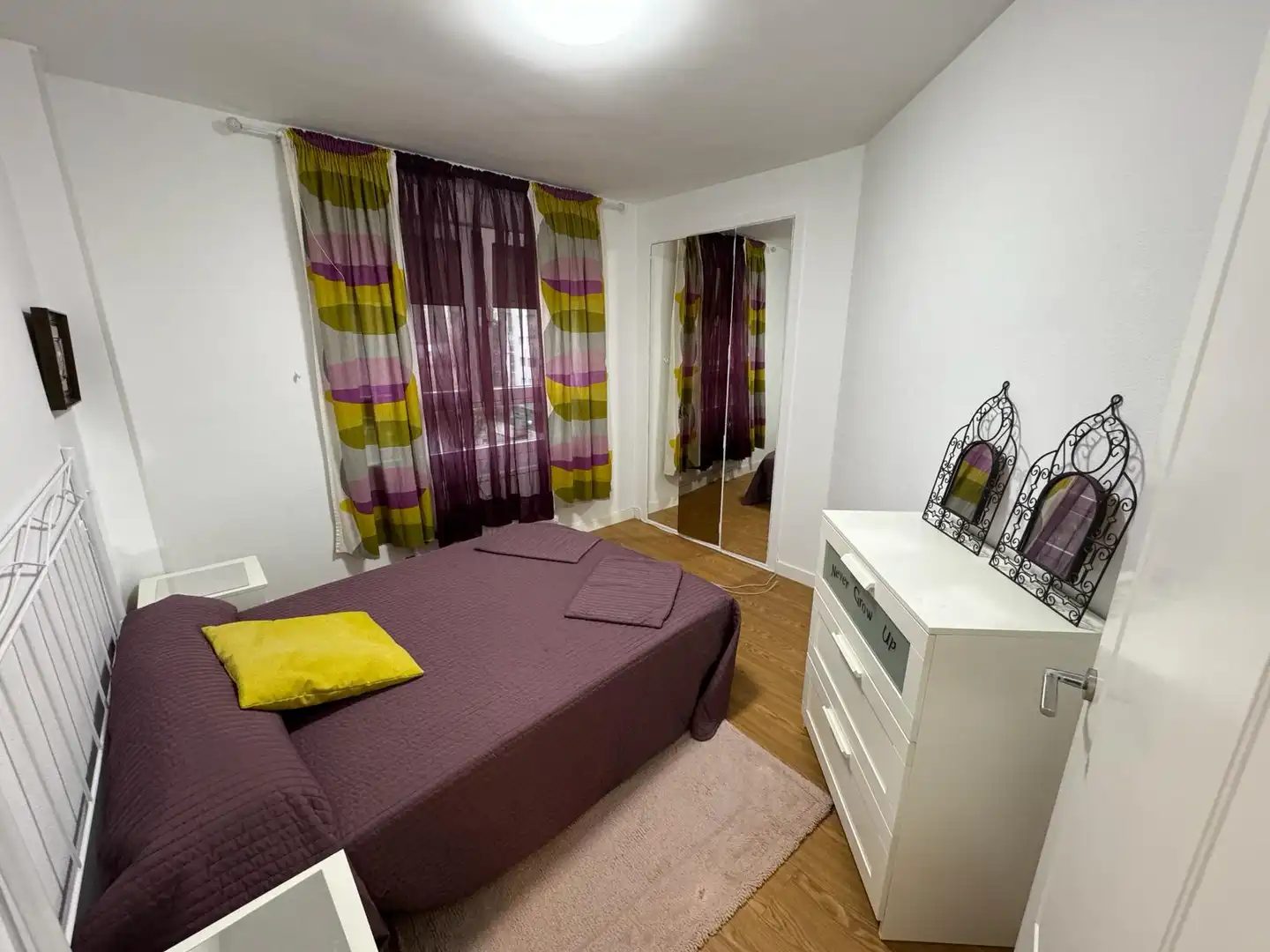 Habitación de Apartamento de alquiler en Burgos con Calefacción, Parquet y Amueblado
