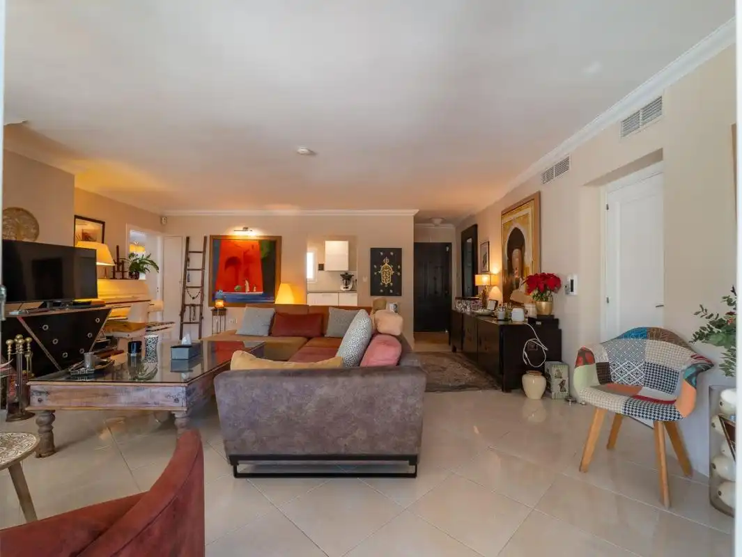 Sala d'estar de Casa o xalet en venda en Marbella amb Aire condicionat, Calefacció i Jardí privat