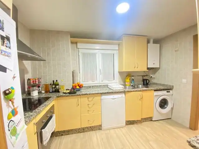 Cocina de Piso en venta en Badajoz con Calefacción, Trastero y Amueblado