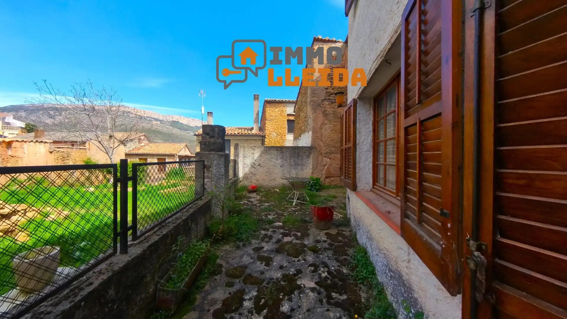 Vista exterior de Casa adosada en venta en Àger con Calefacción, Terraza y Amueblado