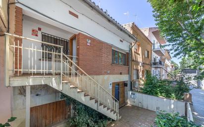 Vista exterior de Casa adosada en venda en Canovelles amb Calefacció, Terrassa i Alarma