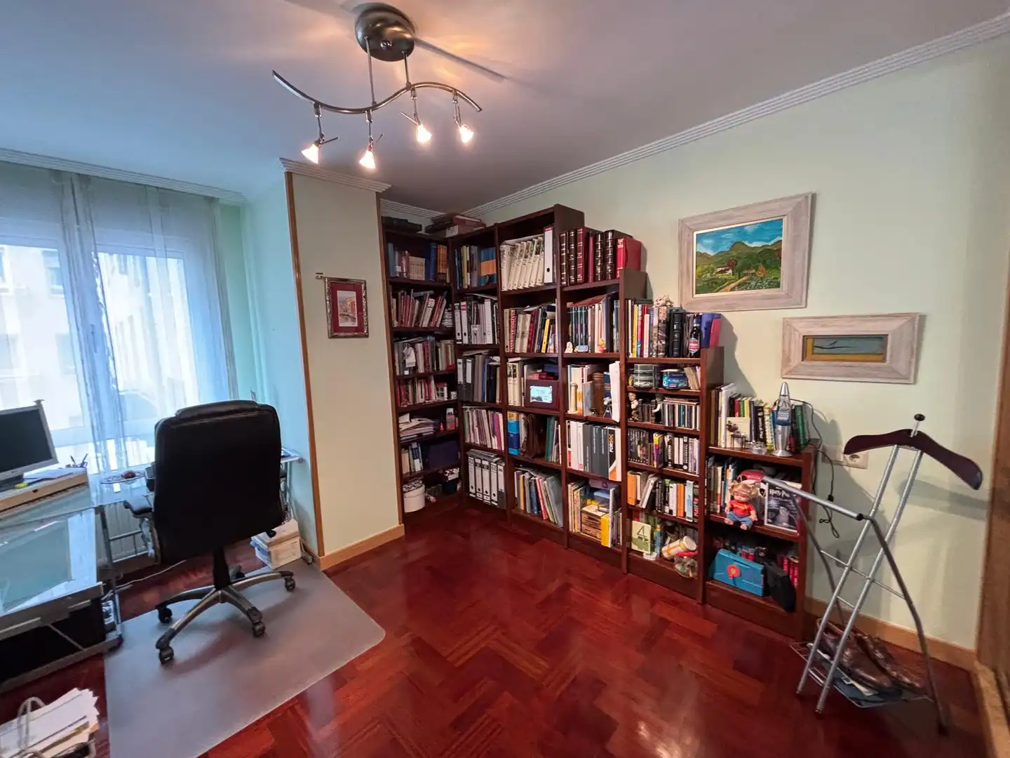 Sala de estar de Piso en venta en Oviedo  con Calefacción, Parquet y Trastero