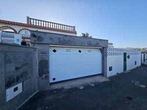Vista exterior de Casa o xalet en venda en Telde amb Aire condicionat, Jardí privat i Terrassa