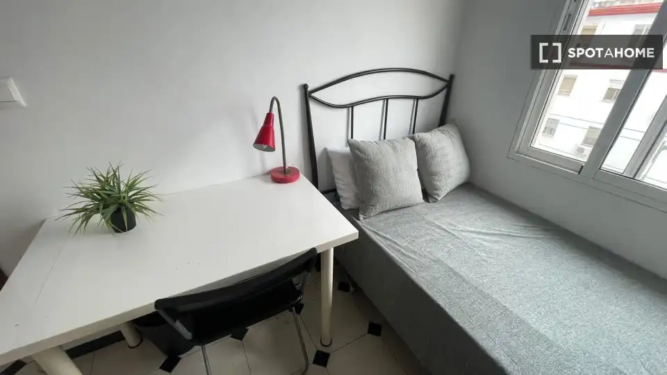 Room in Triana Este