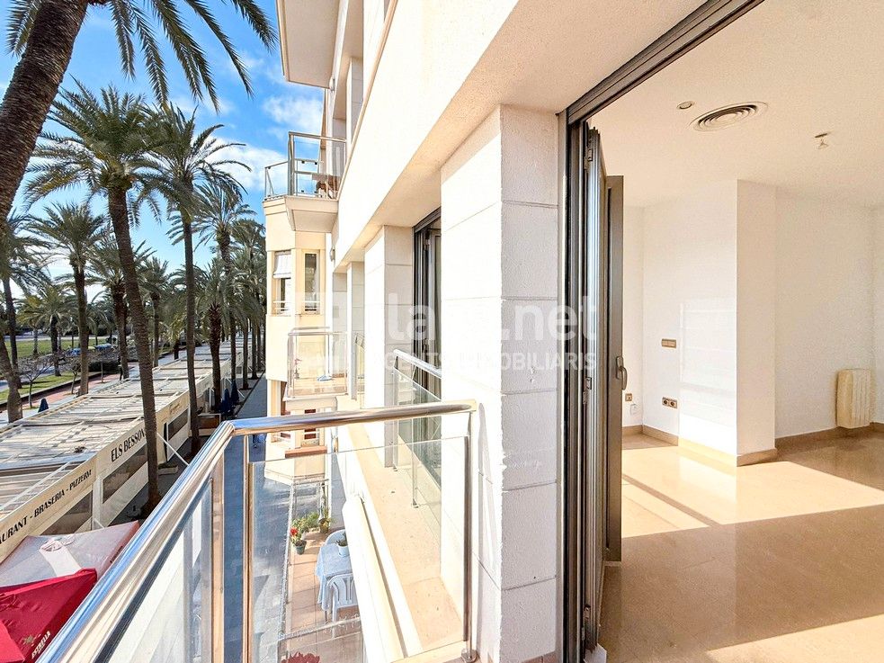 Exterior view of Flat for sale in Vilanova i la Geltrú  with Air Conditioner, Heating and Oven