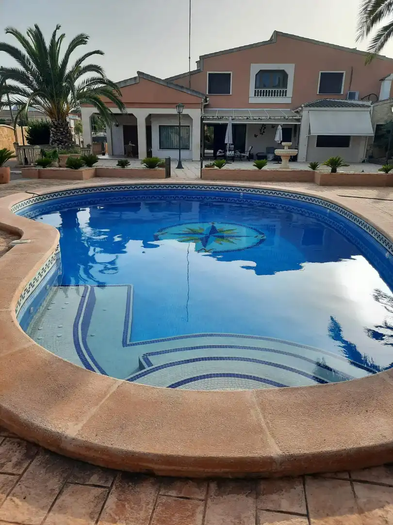 Chalet con piscina en venta en Hondón de las Nieves / El Fondó de les Neus, imagen 2