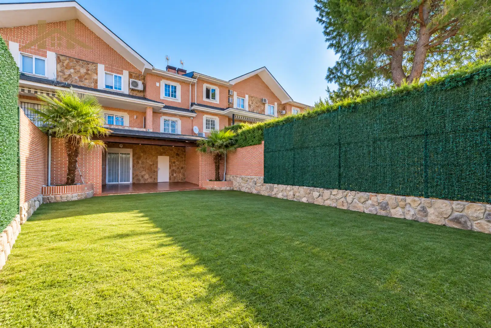Terraced house with pool for sale in Calle Miguel de Cervantes 120, imagen 2