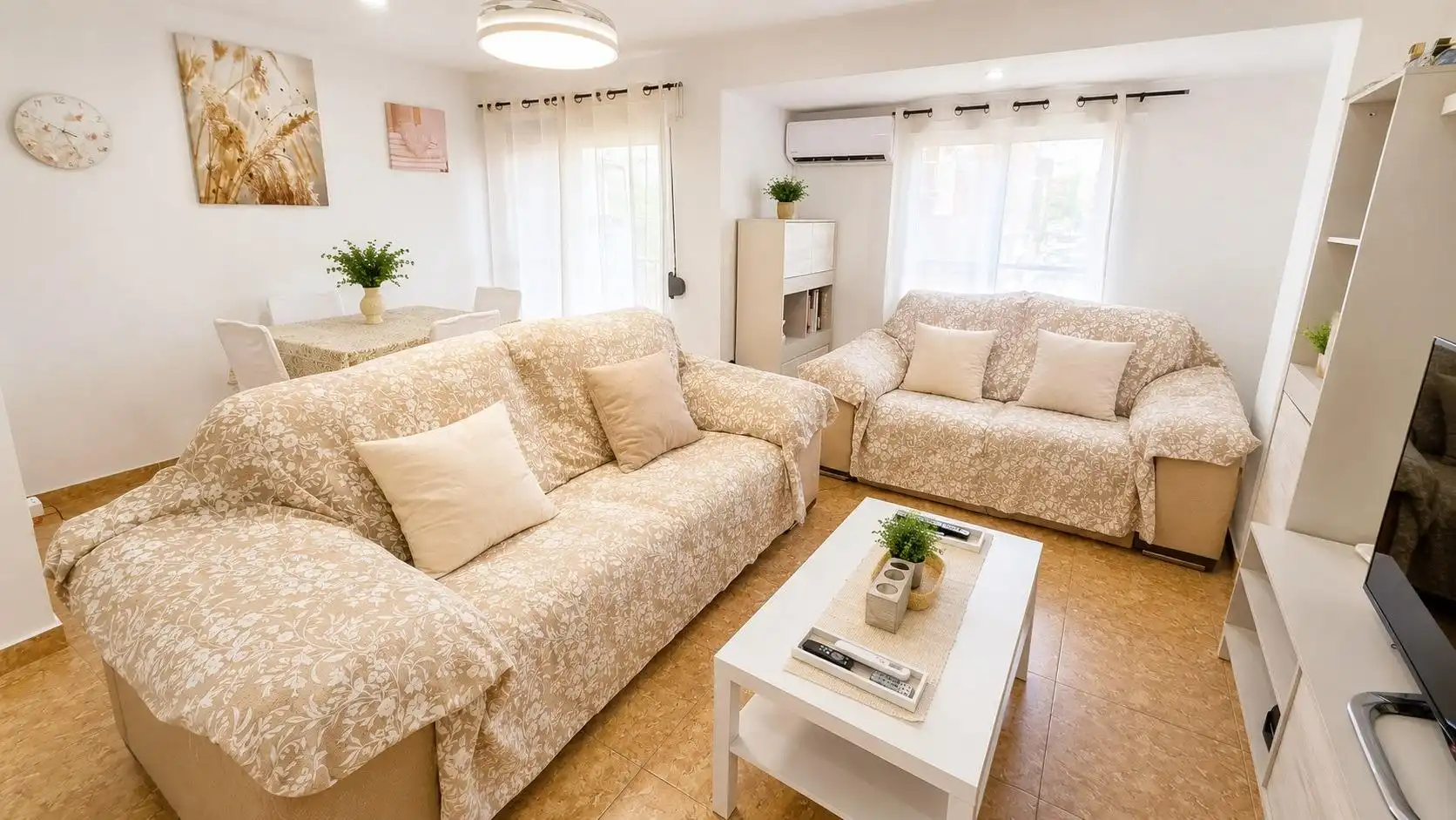 Living room of Flat for sale in Paterna  with Air Conditioner and Balcony