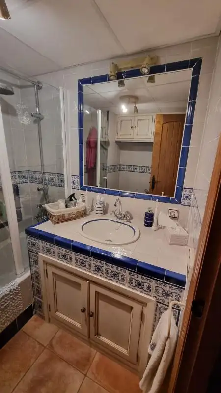Bathroom of Flat for sale in Sevilla  with Air Conditioner, Heating and Terrace