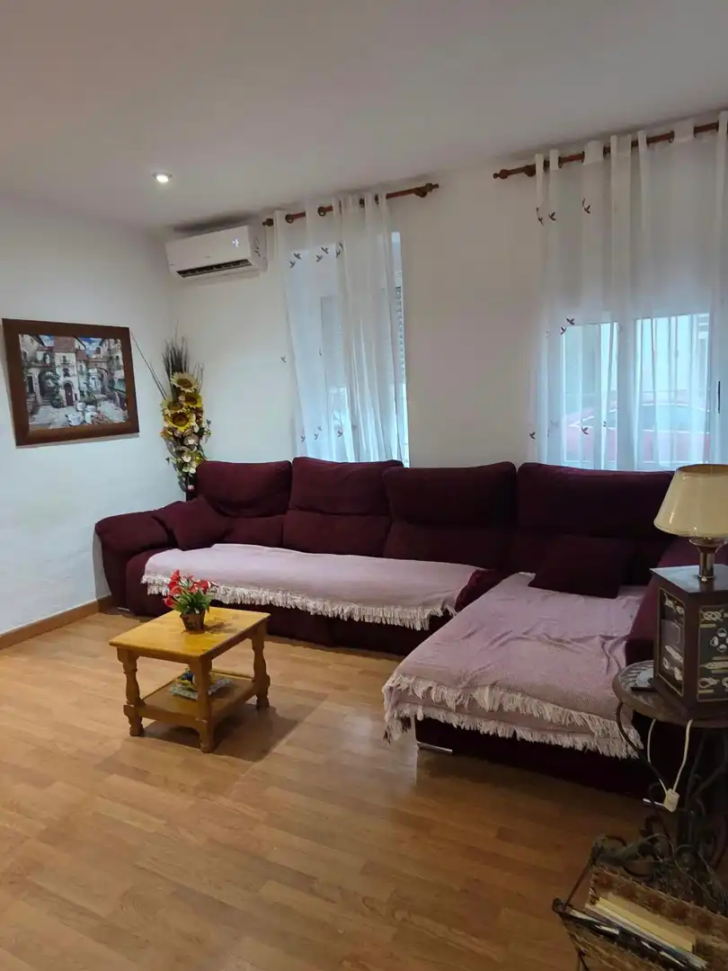 Sala d'estar de Pis de lloguer en Los Alcázares amb Aire condicionat, Terrassa i Moblat