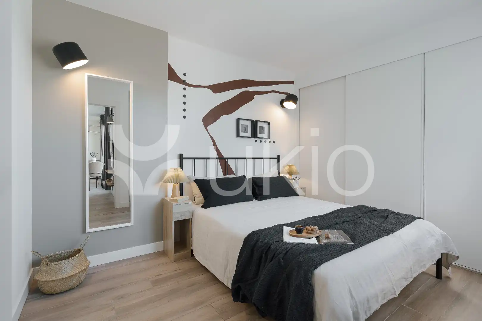 Dormitori de Apartament de lloguer en Madrid amb Calefacció, Terrassa i Moblat