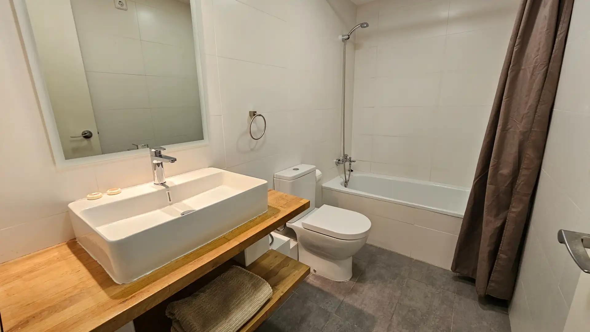 Wohnung zur Miete in Via Augusta, Llevant