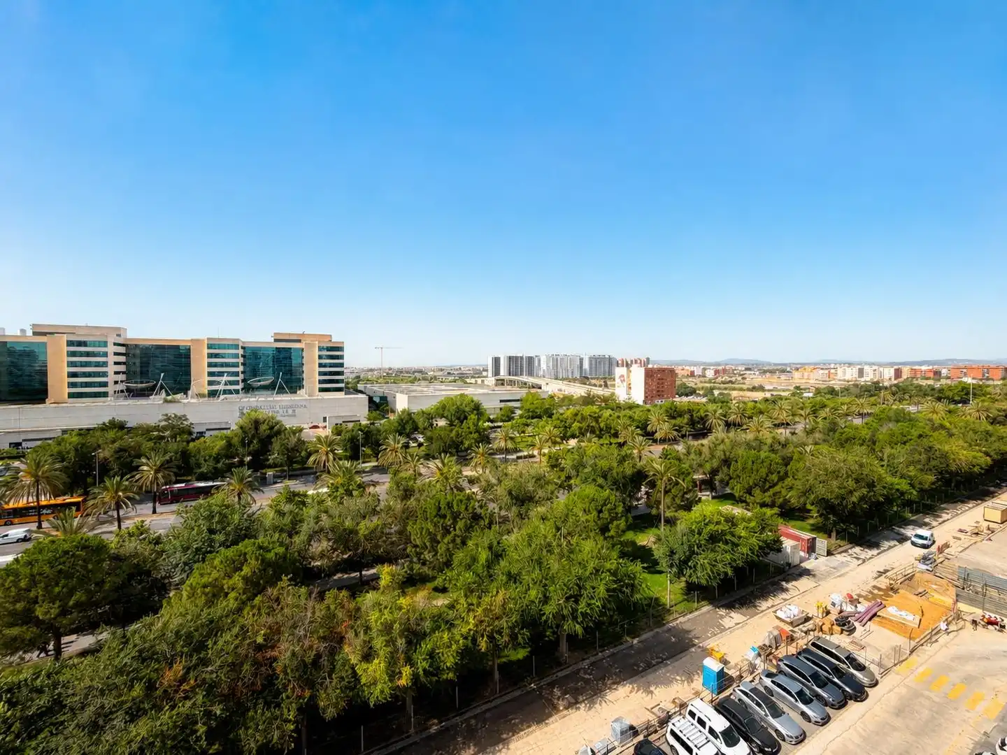 Außenansicht von Wohnung zur Miete in Valencia mit Klimaanlage, Terrasse und Balkon