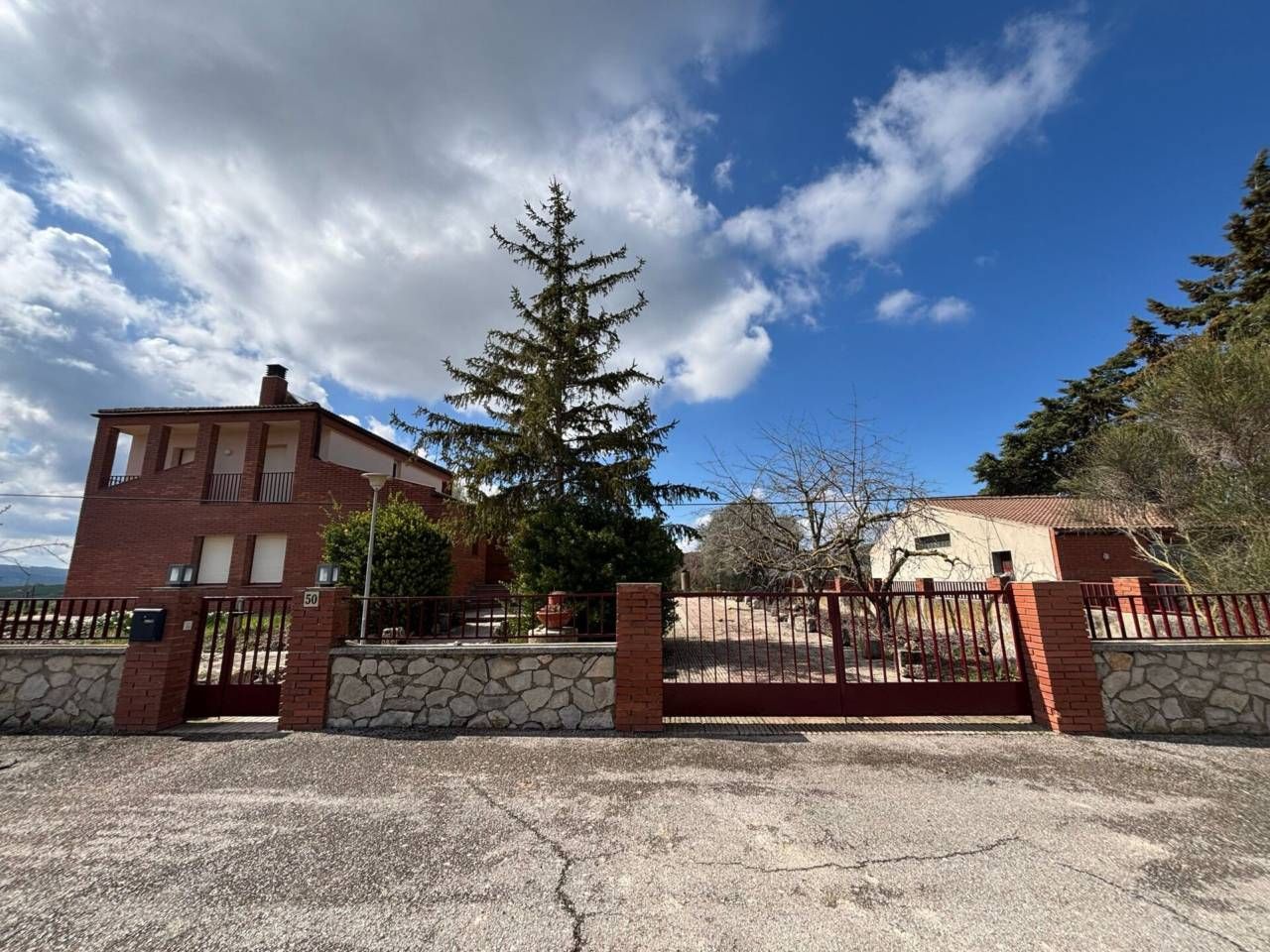 Vista exterior de Casa o xalet en venda en Santa Coloma de Queralt amb Calefacció, Jardí privat i Terrassa