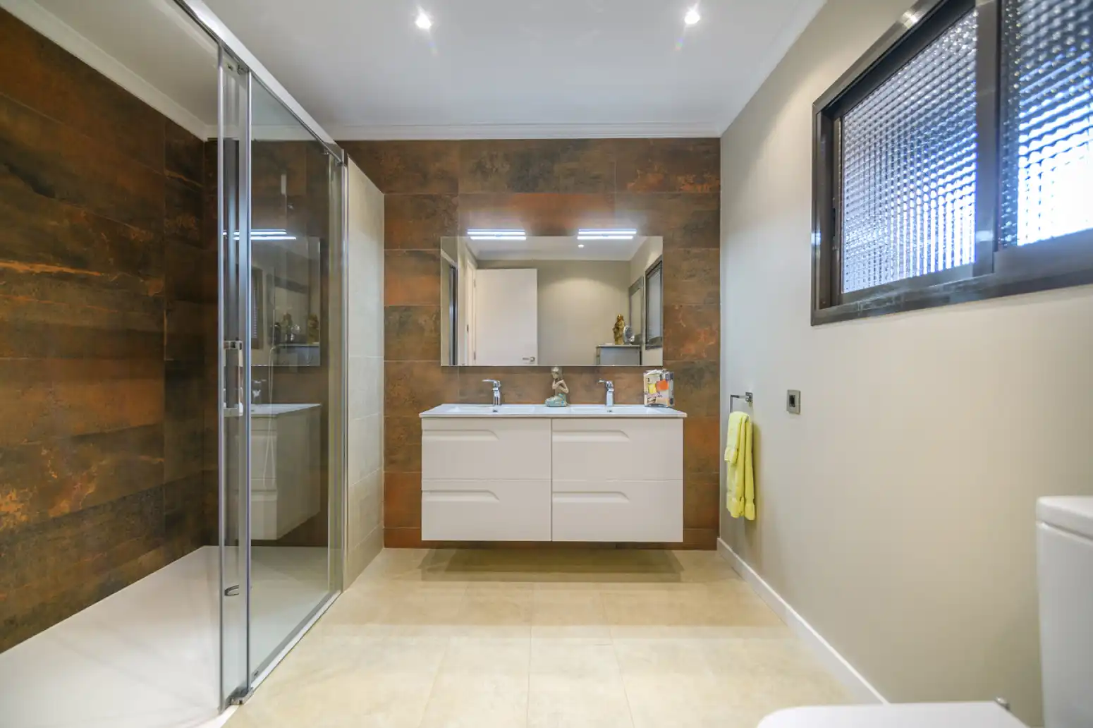 Baño de Casa o chalet en venta en Gavà con Terraza, Piscina y Balcón