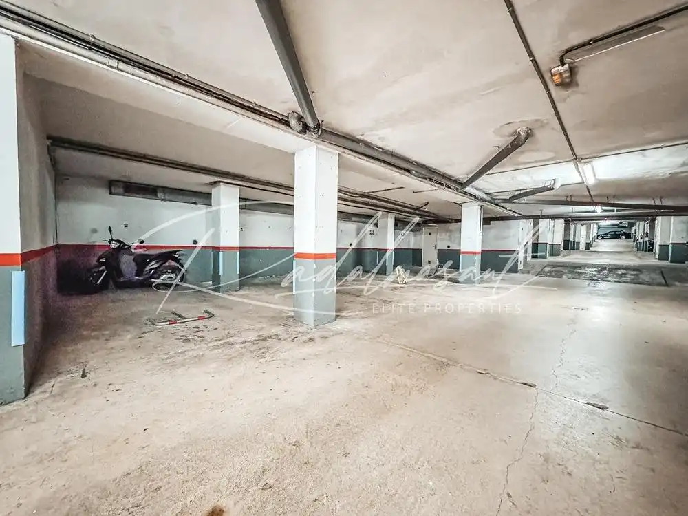Parking de Piso en venta en Salou con Calefacción, Terraza y Amueblado