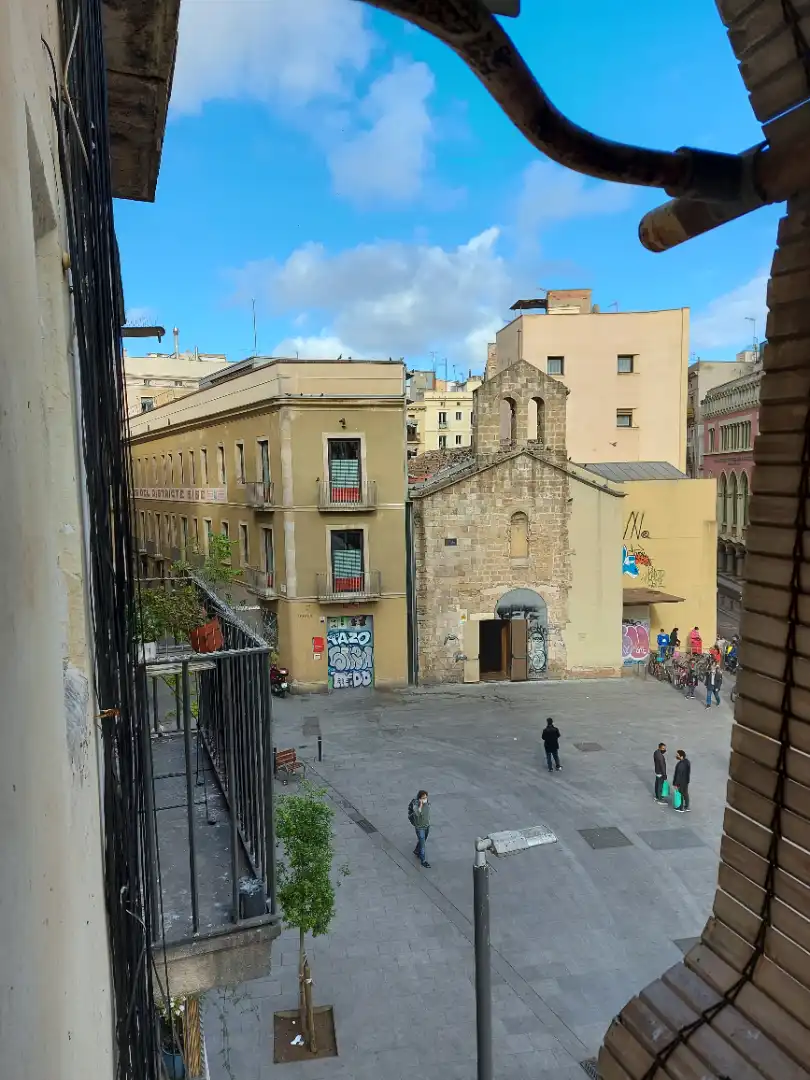 Vista exterior de Piso en venta en Barcelona con Trastero, Horno y Balcón