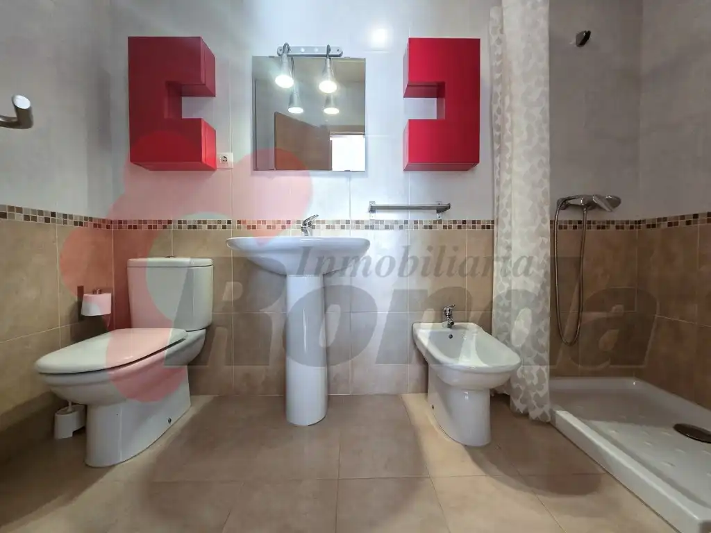 Baño de Piso en venta en Lugo con Amueblado