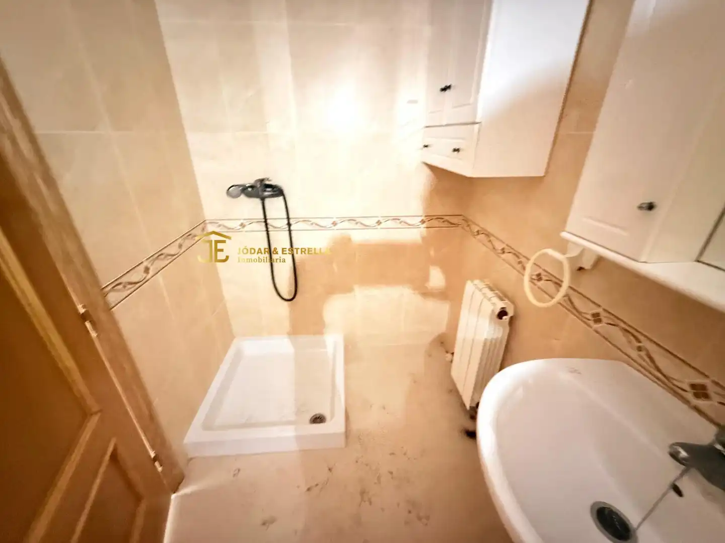 Badezimmer von Dachboden zum Verkauf in Lorca mit Klimaanlage und Terrasse