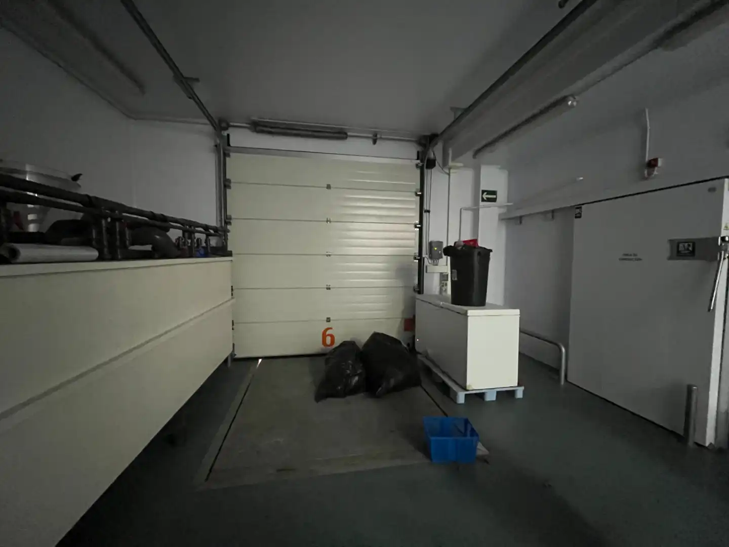 Parking de Nave industrial de alquiler en Derio con Calefacción y Alarma