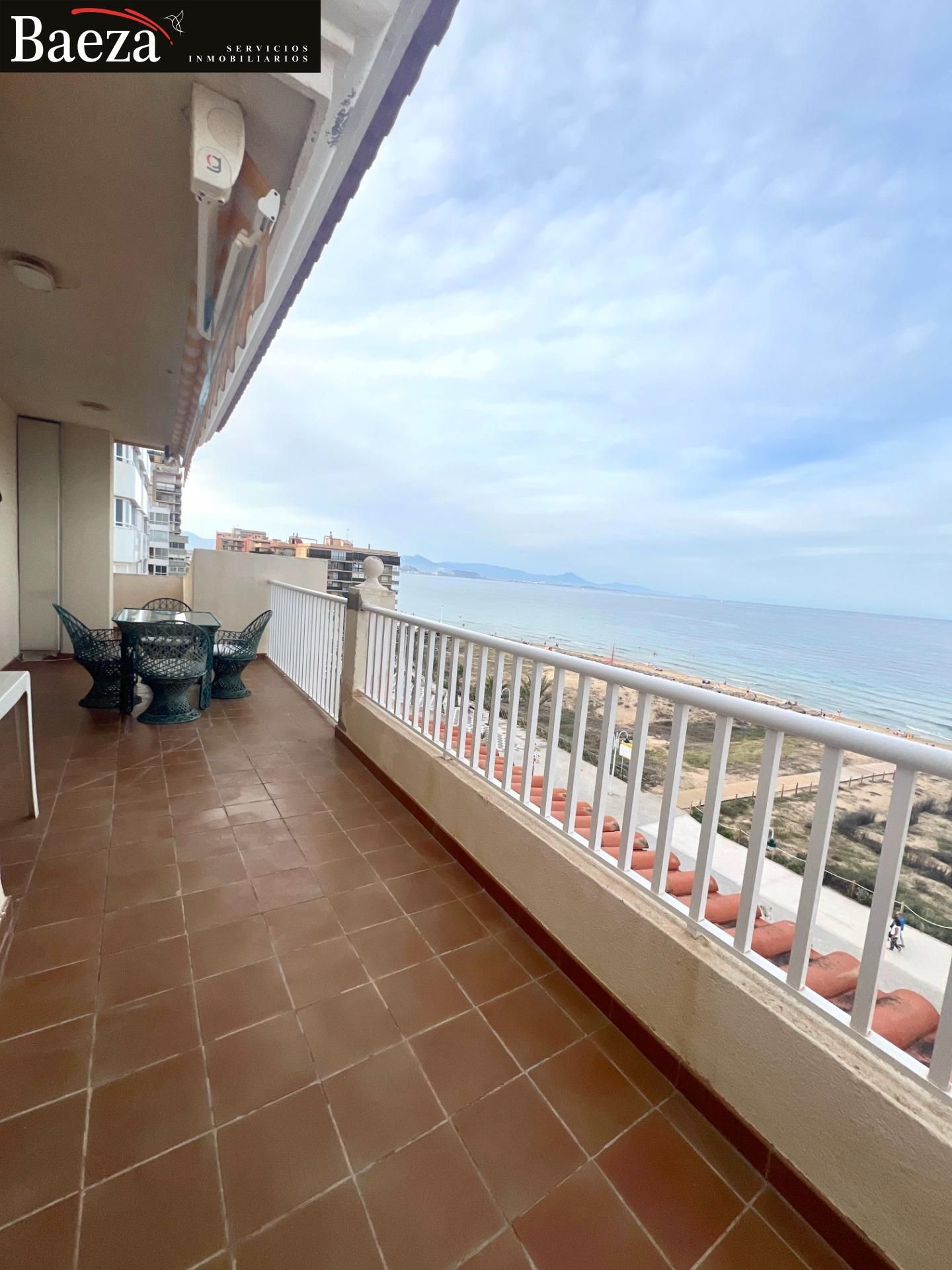 Vista exterior de Àtic en venda en Elche / Elx amb Terrassa i Piscina comunitària