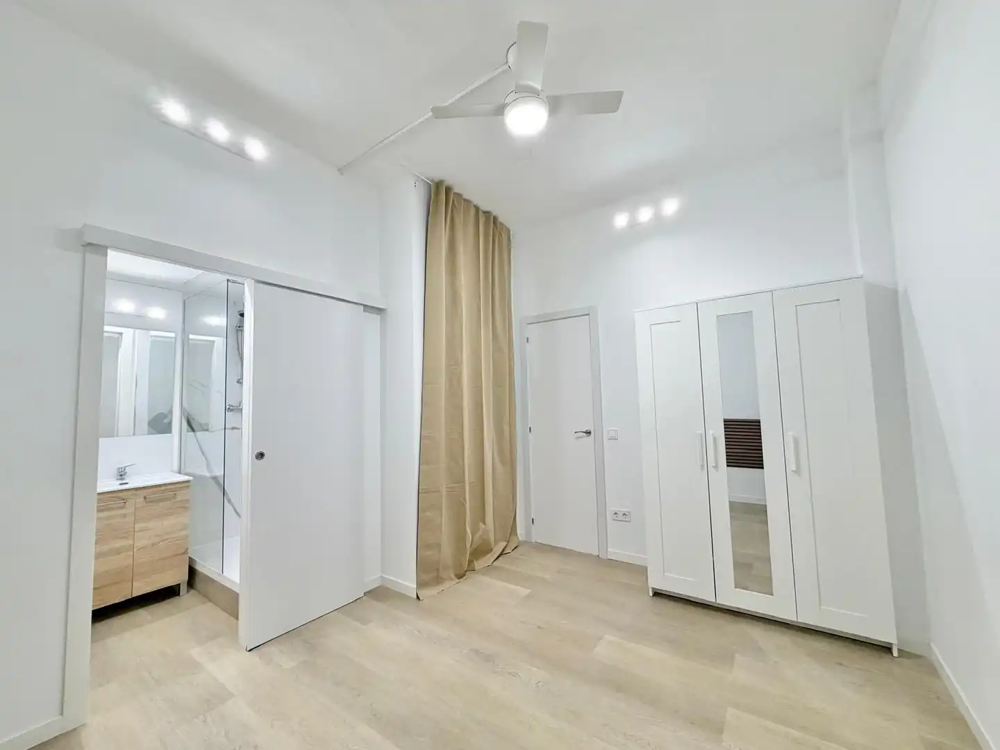 Schlafzimmer von Loft zum Verkauf in Cornellà de Llobregat mit Parkett