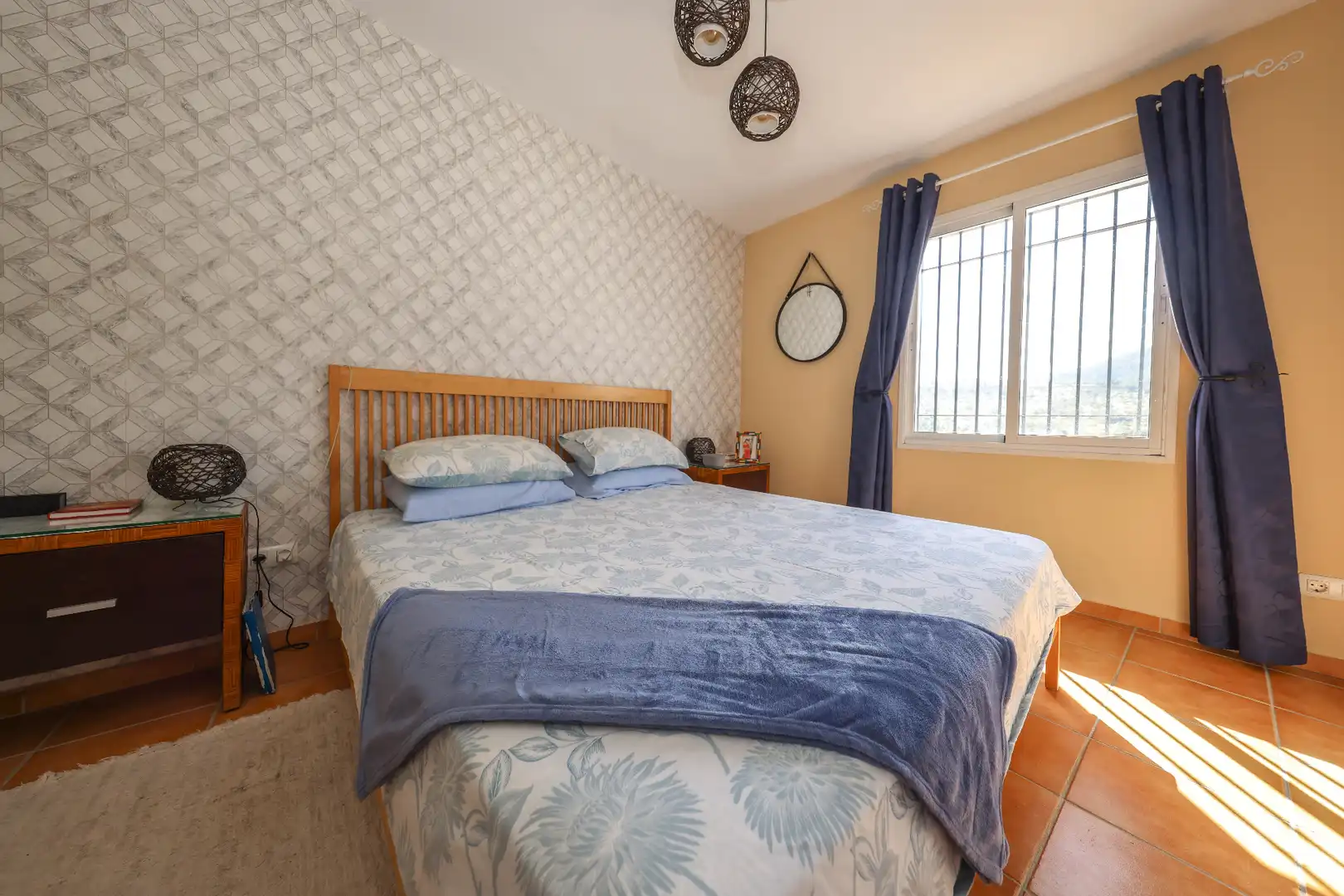 Habitación de Casa adosada en venta en Tolox con Terraza y Amueblado
