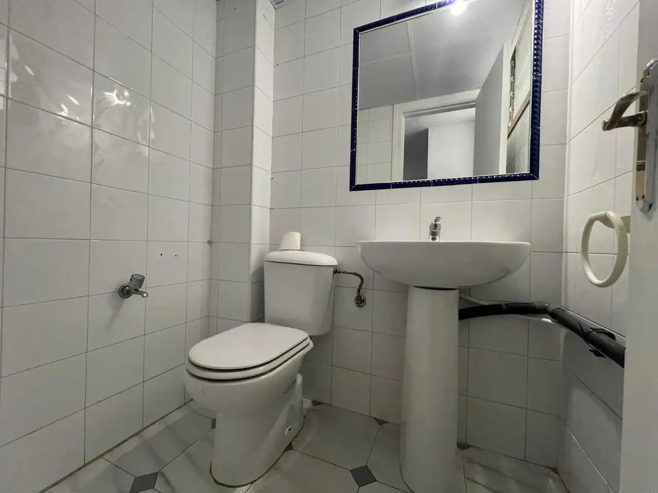 Bathroom of Office for rent in Fuengirola  with Air Conditioner